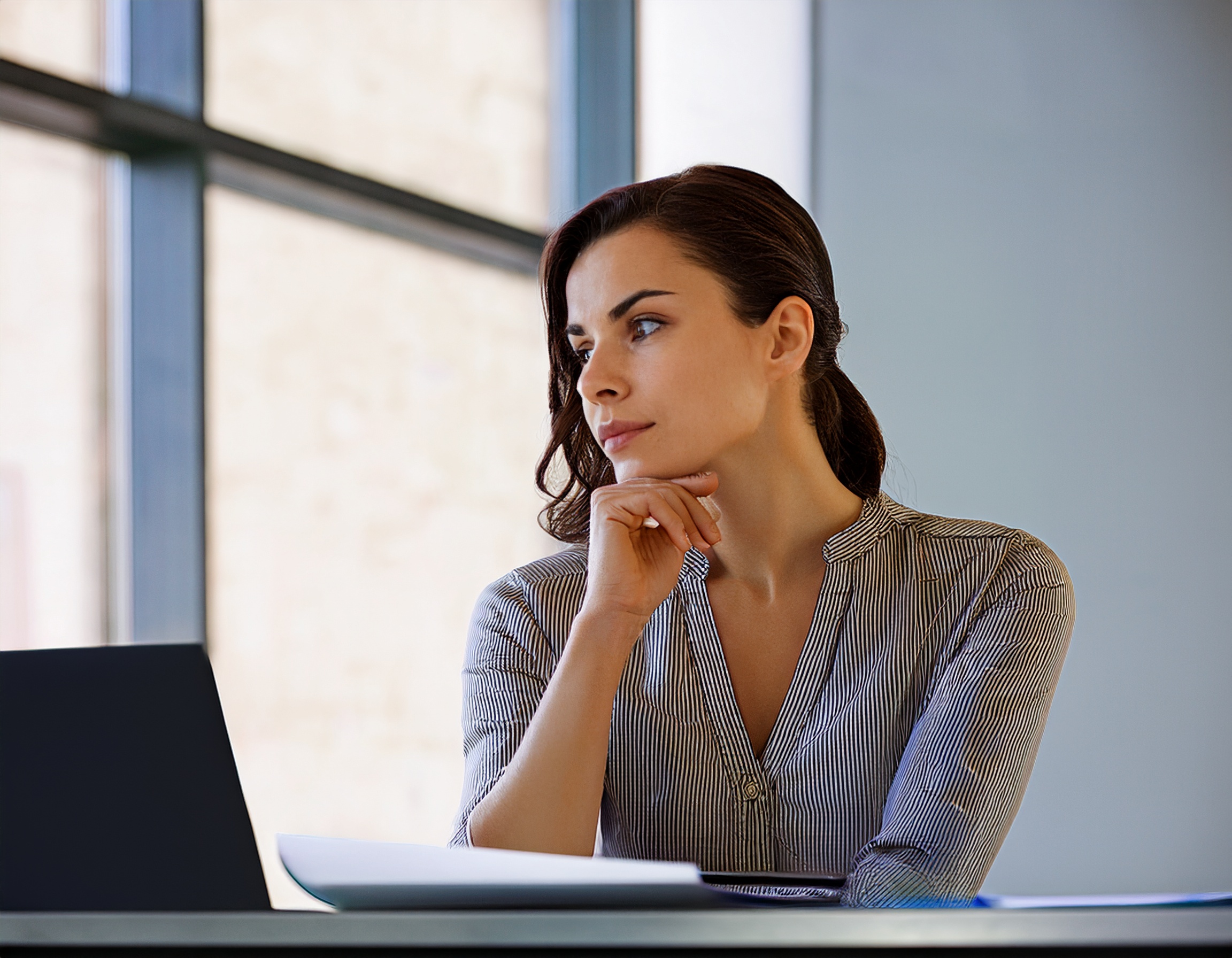 Junge Frau, engagiert und fokussiert