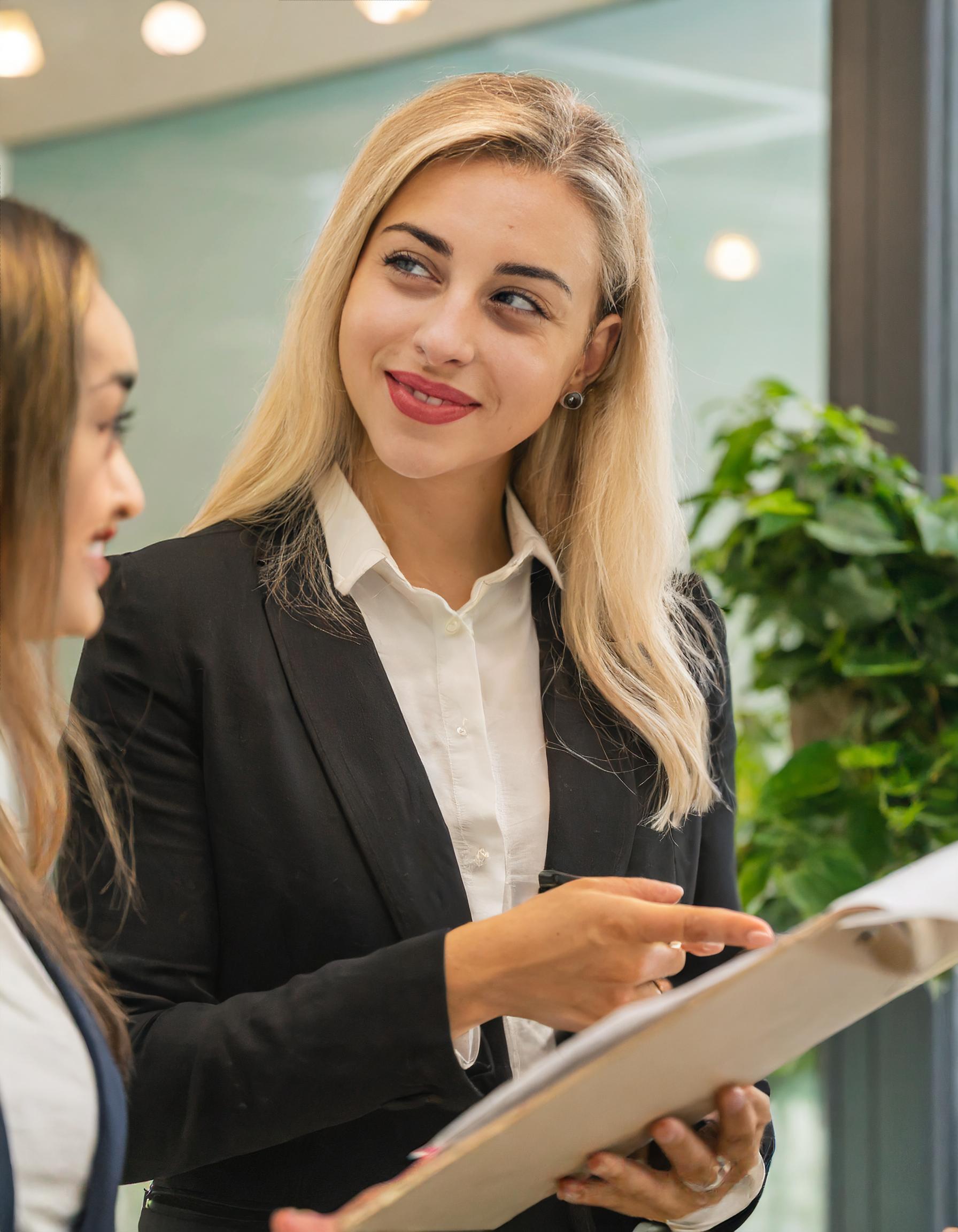 Weibliche Person, freundlich und kompetent